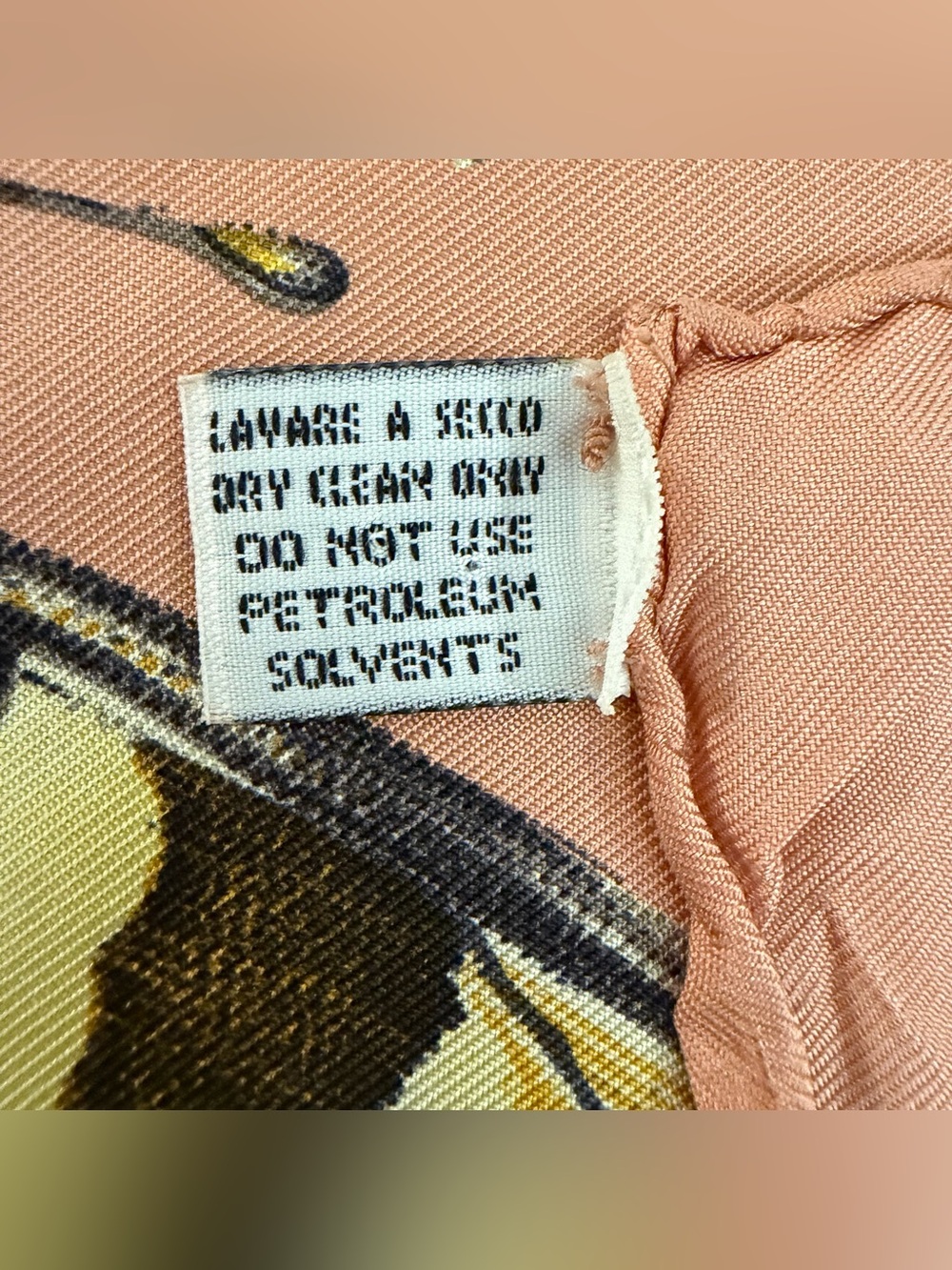 Gucci Vintage Butterfly & Autumn Leaves 100% Silk Scarf - Picture 5 of 10